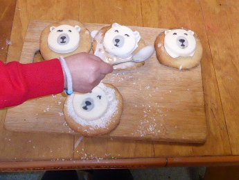 Reception making Christmas Cookies as part of their design and Technology curriculum. <a href="/kapowprimary/">Kapow Primary</a>