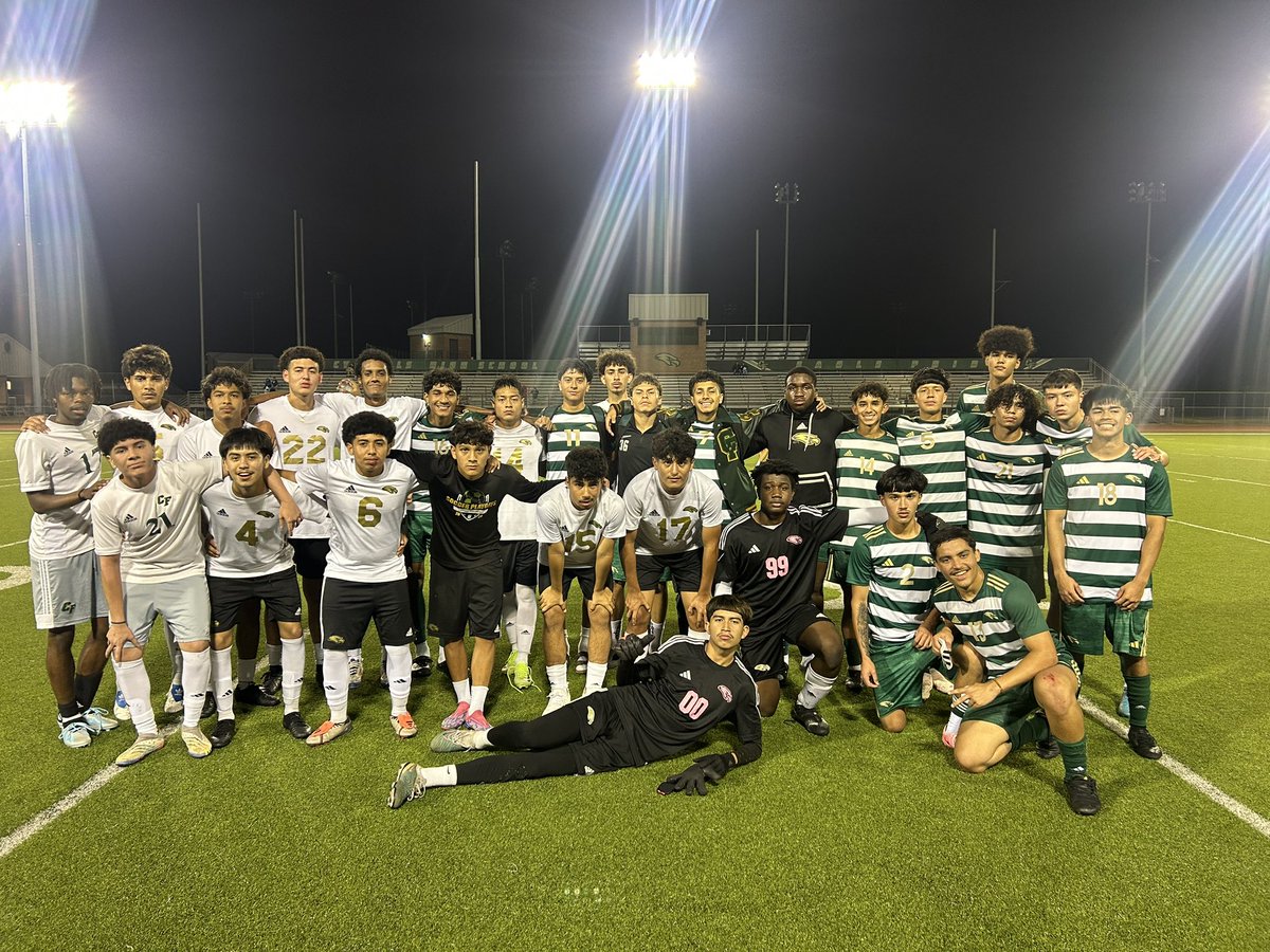 CyFallsSoccer's tweet photo. What a great night! 
*Good intrasquad scrimmages
*A chance to talk with our outstanding parents.
*Annual alumni game. (In case you wondering, young beat old) 

It was so good to see everyone out on the field last night! Thanks for being a part of the Cypress Falls Soccer Family. https://t.co/rN4ejEn6gA