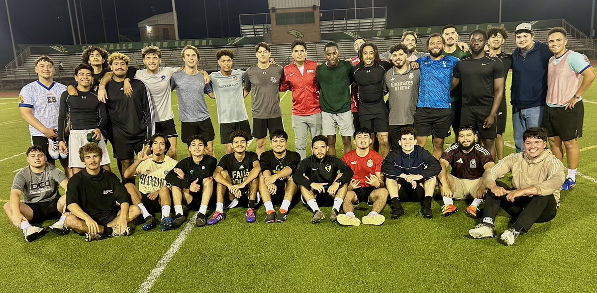 CyFallsSoccer's tweet photo. What a great night! 
*Good intrasquad scrimmages
*A chance to talk with our outstanding parents.
*Annual alumni game. (In case you wondering, young beat old) 

It was so good to see everyone out on the field last night! Thanks for being a part of the Cypress Falls Soccer Family. https://t.co/rN4ejEn6gA