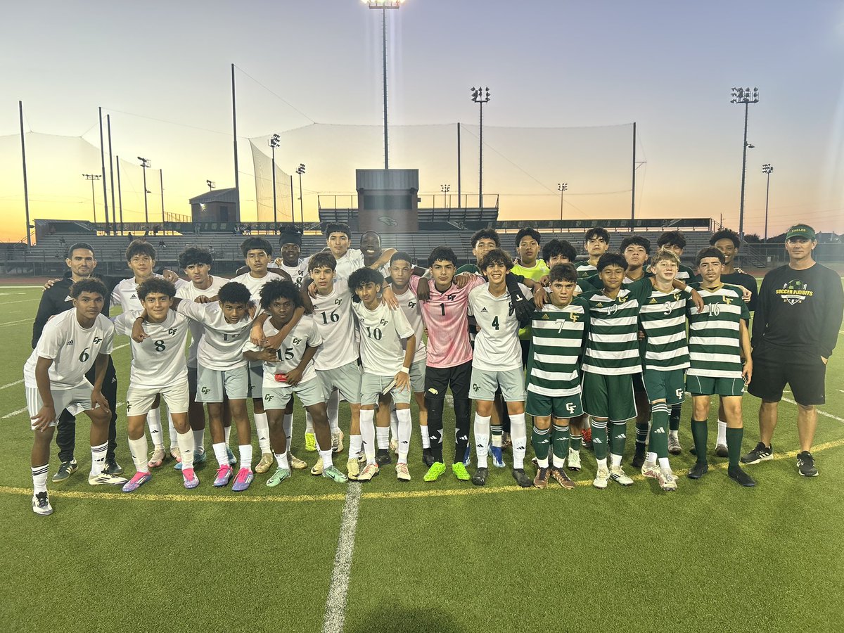 CyFallsSoccer's tweet photo. What a great night! 
*Good intrasquad scrimmages
*A chance to talk with our outstanding parents.
*Annual alumni game. (In case you wondering, young beat old) 

It was so good to see everyone out on the field last night! Thanks for being a part of the Cypress Falls Soccer Family. https://t.co/rN4ejEn6gA