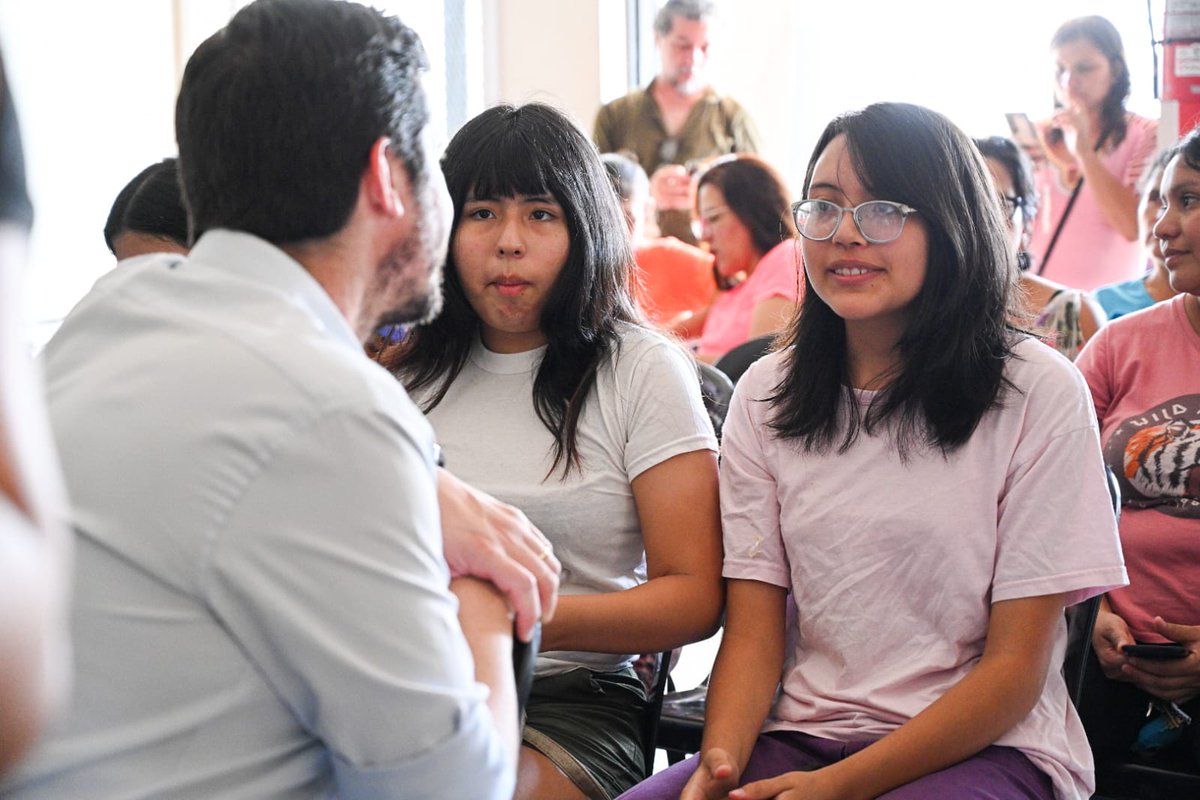 MartinGuemes's tweet photo. ¡Programadoras del futuro! 👏🎉 En el CIC de Bicentenario, entregamos los certificados a las chicas de los Clubes de Chicas Programadoras que armamos en Capital 🌟 ¡Gracias por su pasión por la tecnología! 💻✨ Seguimos construyendo el futuro #ChicasProgramadoras #STEM https://t.co/2wWNIPRZ20