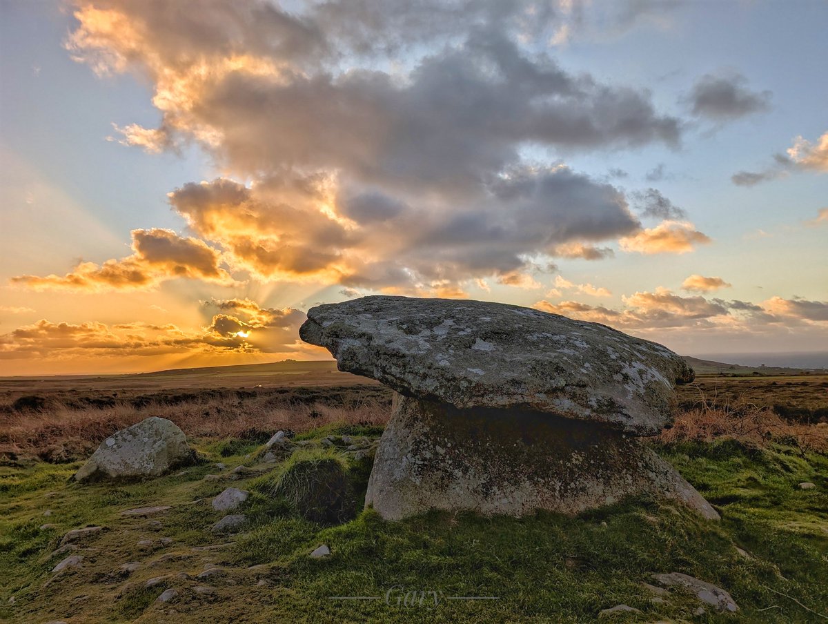 gazeaton61's tweet photo. A few from yesterday's walk up to Cornwalls best preserved Neolithic Quoits (Chun Quoit) also called dolmens or Cromlechs in western Cornwall. Chun Quoit is located in open moorland close to Chun Castle Hill fort. #sunsets #googlepixel9pro
#chunquoit #myphotography #thankyou https://t.co/N7dWq4S6bw