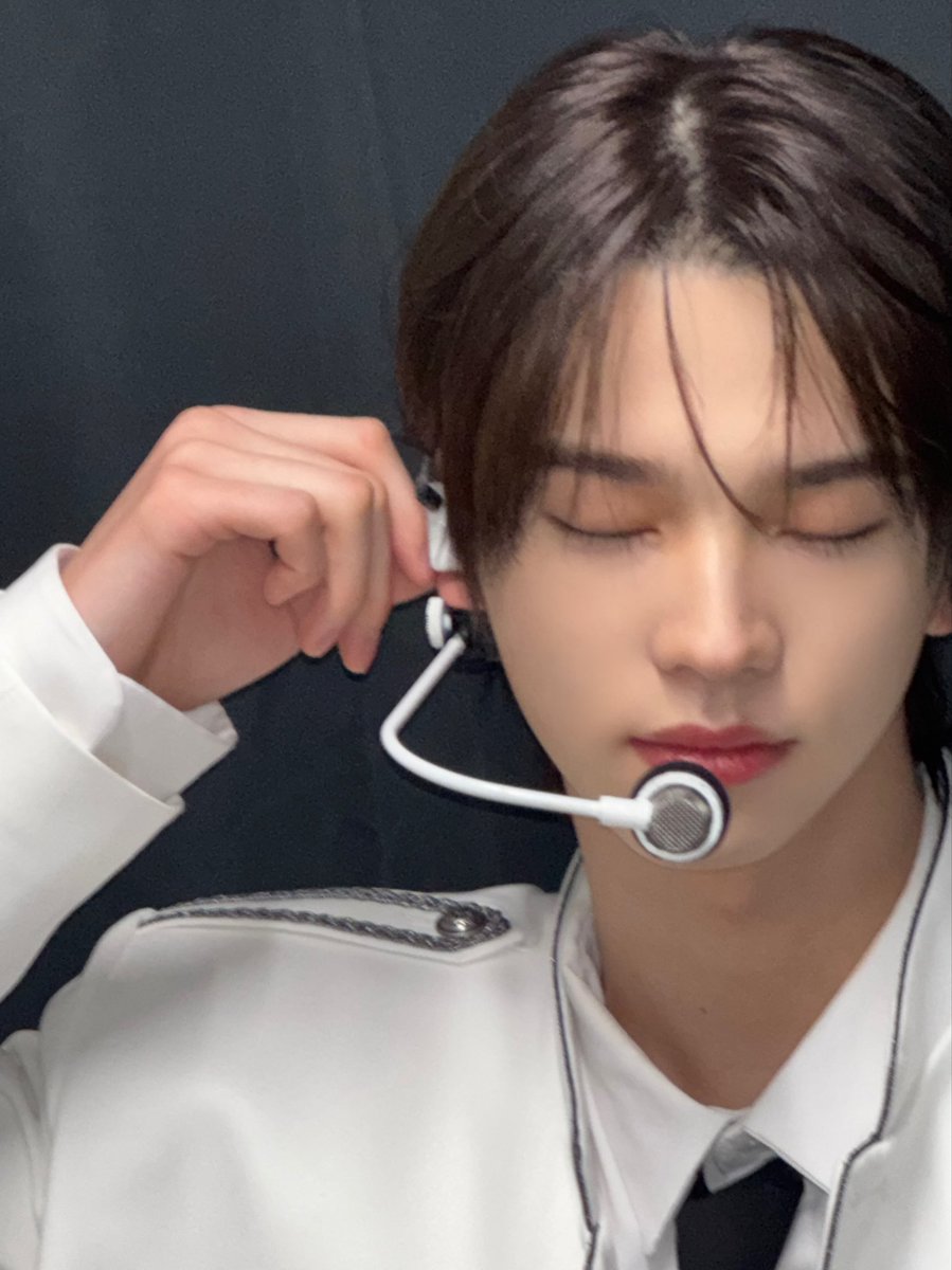 섹시 도베르만 아니잖아.. 맨날 만두 뭐 사모예드 뭐 족제비 뭐 그러잖아