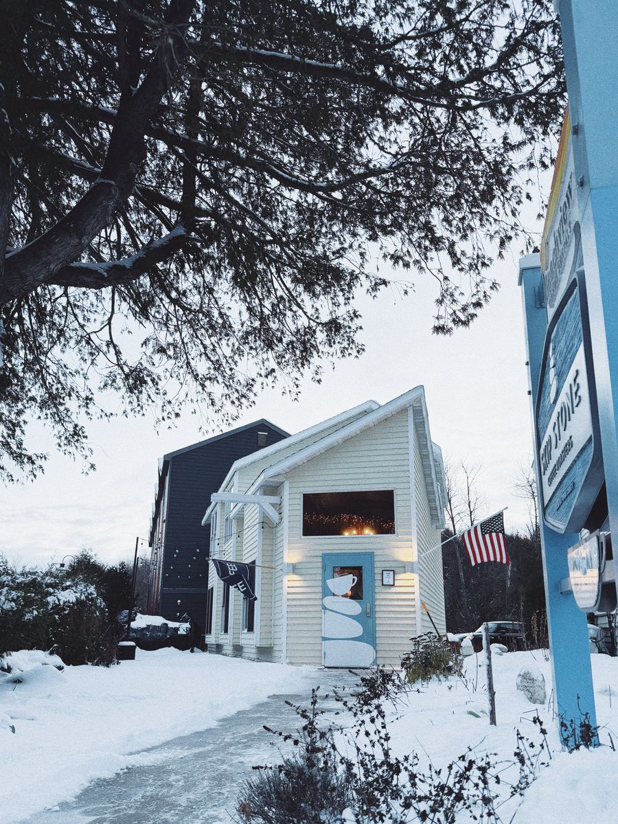 SkipStoneCoffee's tweet photo. It’s a stunning, fresh snowy morning here in Door County! ❄️ Start your day with a cup of fresh, locally roasted coffee on the go or come cozy up inside and enjoy the beautiful view! ☕️ https://t.co/vD2rvus0LP