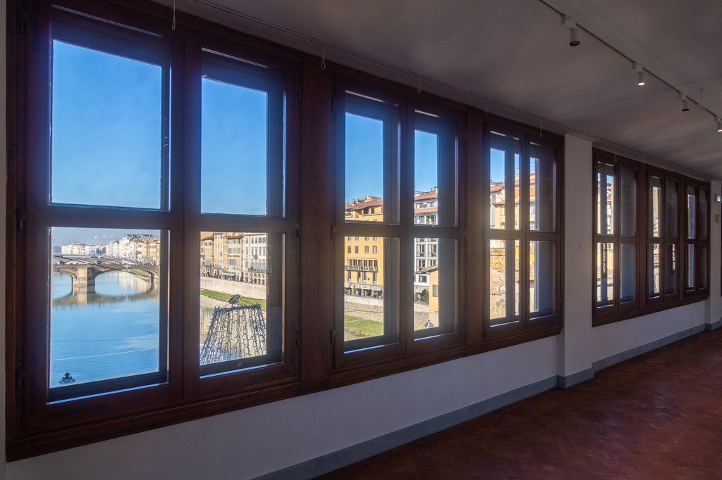 UffiziGalleries's tweet photo. The Vasari Corridor as it was in the time of Medici. Reopening on December 21, after 8 years and for the first time ever to the general public, the famous 'aerial tunnel' of the Uffizi above the heart of Florence.⁠

👉🏻 https://t.co/lbeczvEtrK https://t.co/GqZ2vP6A9G