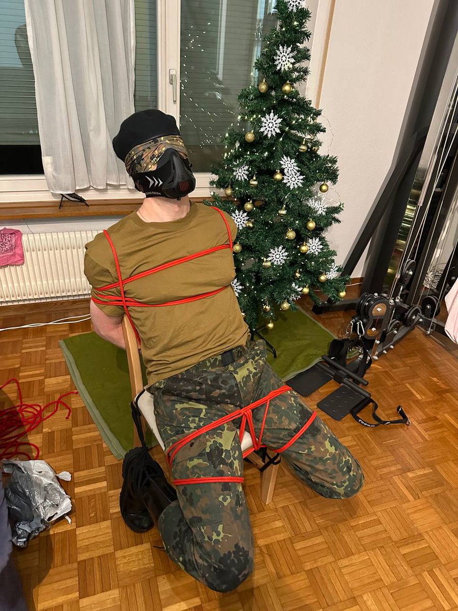Stinky socks under the breath restriction mask, safely tied, blindfolded... Santa <a href="/Ronald666Reagan/">Tape_You_Down</a> has fulfilled all my Christmas wishes. Merry  Christmas!

Rigger: G3ner4lK3nob1 (Recon)