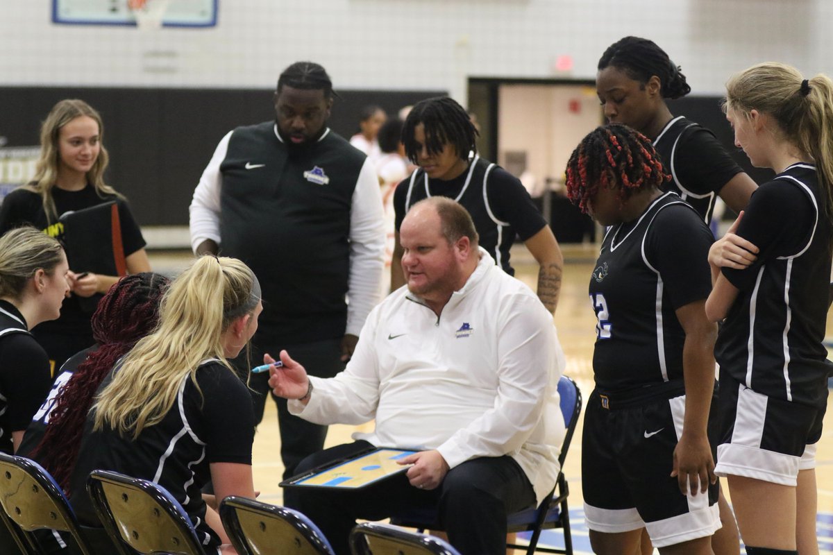 .<a href="/ByJoeKraus/">Joe Kraus</a> caught up with <a href="/CoachBeutel/">Nate Beutel</a> of <a href="/NCThunderwolves/">SUNY Niagara Thunderwolves</a> after his 300th win, the story

wnyathletics.com/post/beutel-en…