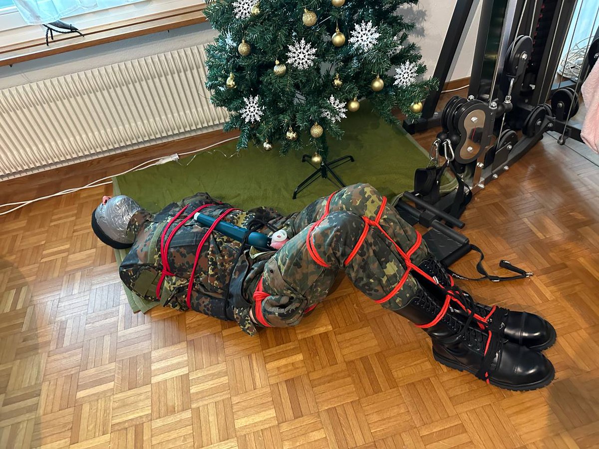 Do not unwrap before Christmas!

Rigger: <a href="/Ronald666Reagan/">Tape_You_Down</a> , G3ner4lK3nob1 (Recon)