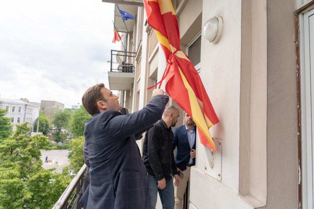Strongly condemn the Russian attack on Ukraine's critical infrastructure, including North Macedonia’s  embassy in Kyiv. This blatant disregard for international law and diplomatic sanctity is unacceptable.
#StandWithUkraine