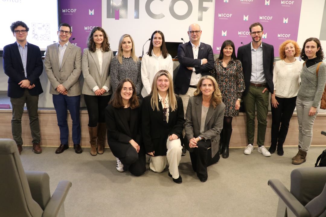 CatedraDeCo's tweet photo. 🎄✨¡Feliz Navidad de parte de todo el equipo!✨🎄

En estas fiestas, agradecemos su apoyo y colaboración durante todo el año. Seguimos comprometidos con la investigación y el avance, confiando en que el próximo año traerá más logros y descubrimientos.🎁🔬

🤝@micofvlc y @uchceu https://t.co/dMSeXwvcOL