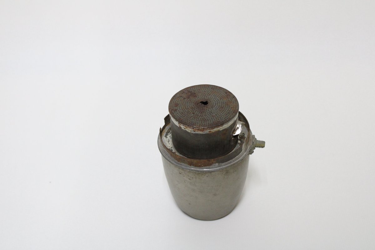 muccastello's tweet photo. ❓ SOLUCIÓ #ObjectedelMesMETCAS: L'objecte del mes de desembre es tracta d'una cafetera.

📝 Este tipus de cafetera a foc es va fabricar a l'URSS en la dècada de 1930. Es compon de dos peces i en el seu interior disposa d'uns filtres. Mesura uns 20 cm d'altura... https://t.co/zVO6N3Im5t
