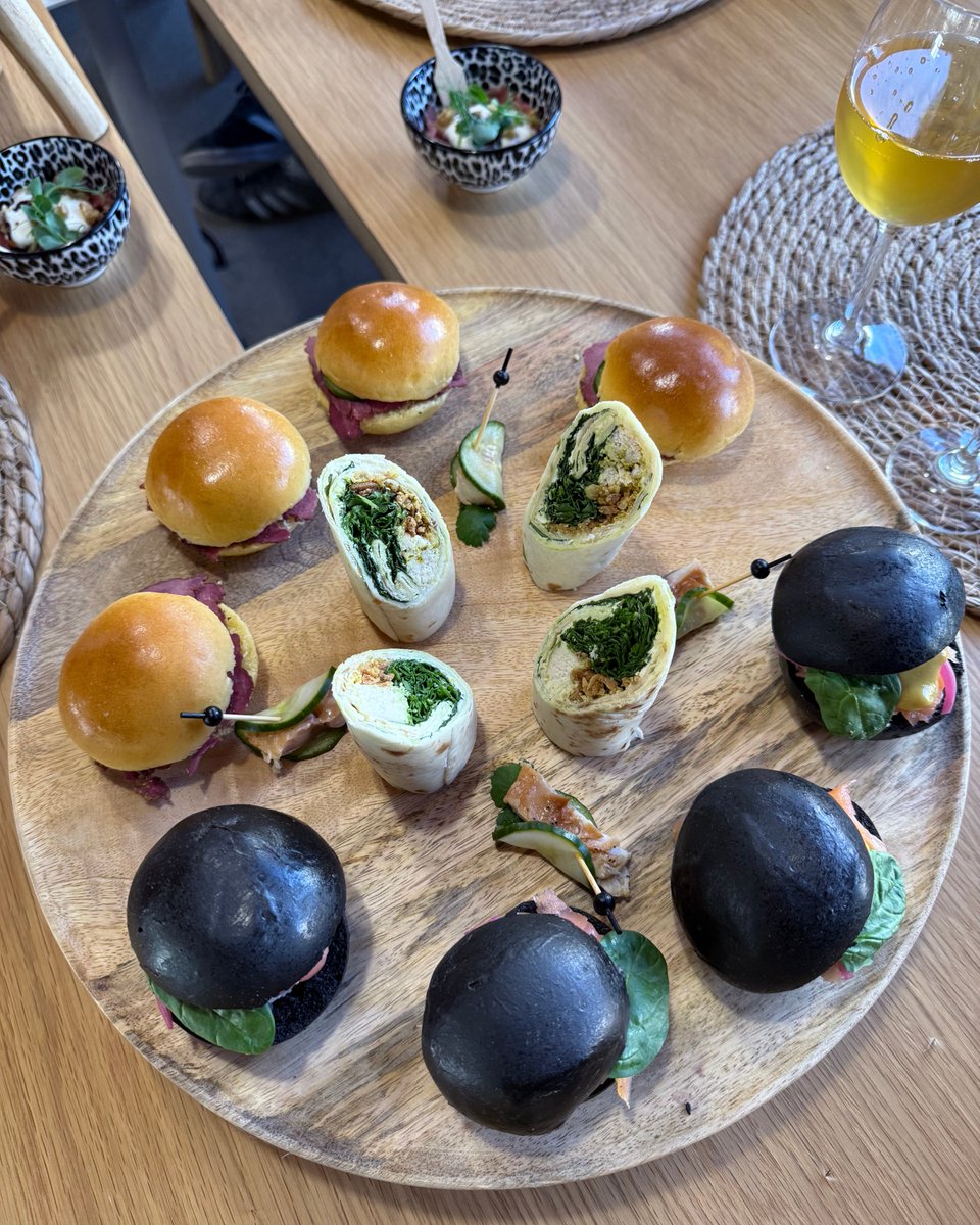 Vous rêvez d’un repas de fêtes sans stress et 100% gourmand ? ✨

Cocotte Sacrée, notre partenaire traiteur, vous propose des services sur mesure pour vos fêtes !

Contactez votre concierge Clac dès maintenant ! 🙌🏼

#conciergeservices #conciergeriedeluxe #repasdenoel #repasdefete