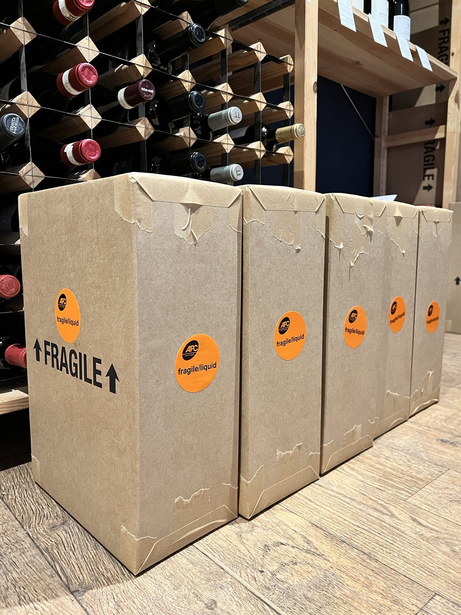 winehubdevon's tweet photo. Last batch heading across the UK just in time for Christmas delivery. 

Just want to say thank you for shopping with us this year 🥂❤️ in the shop and at https://t.co/lDCGMrh8LA https://t.co/UpLTvafDYS