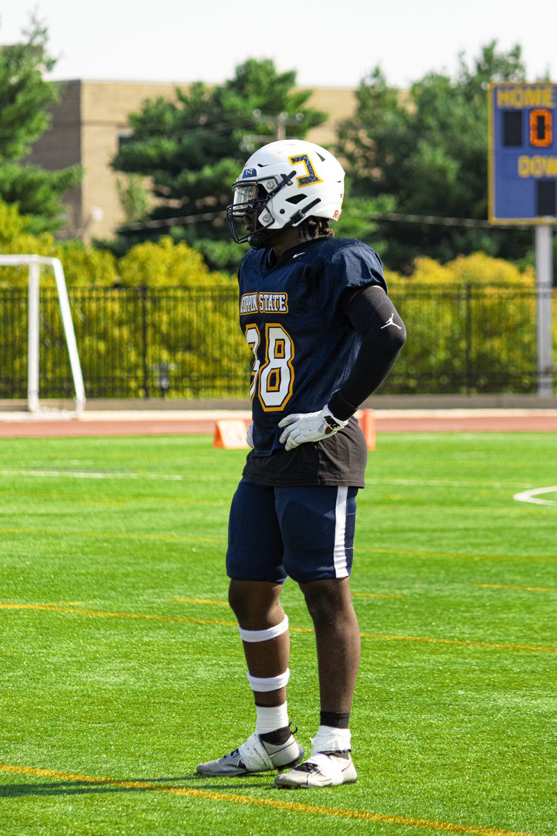 First year freshman status 
2 sacks
3 solo tackles 
6 assists tackles 
1 focused fumble 
2 tfl
4 years of Eligibility 
Cell 2407191470

hudl.com/v/2RJtJF