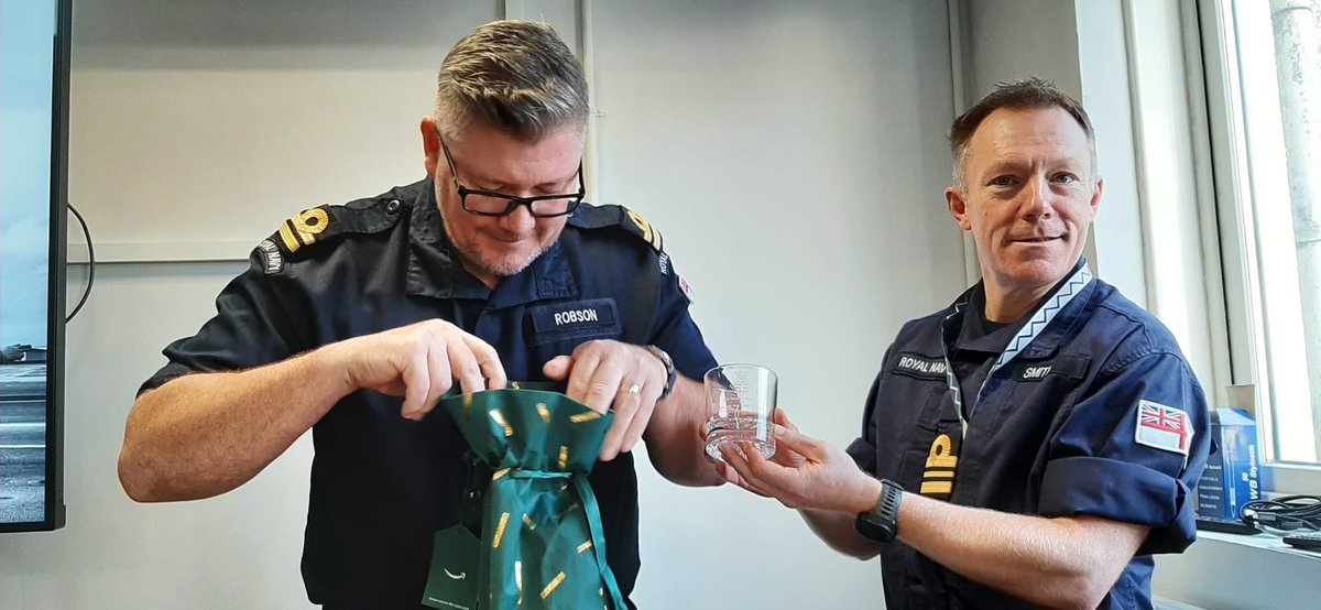 Lt Dave Robson, who joined the RN in 1988, will be leaving after 36 years service next month. The 1700NAS CO presents him with a plaque highlighting his remarkable career and significant contributions to the RN. Best wishes for your new FTRS role at #BRNC <a href="/RoyalNavy/">Royal Navy</a> <a href="/RNASCuldrose/">RNAS Culdrose</a>