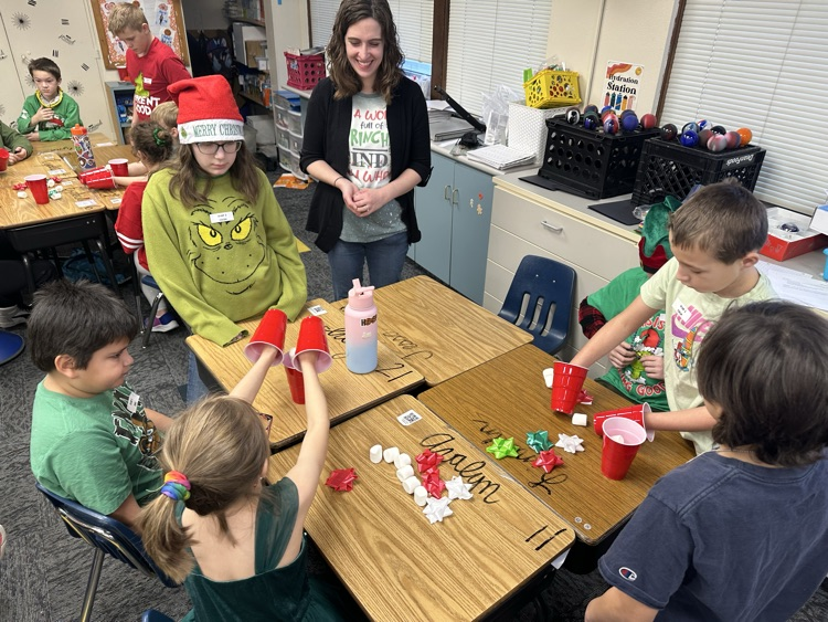 AberdeenOMT's tweet photo. Grinch Day was a huge success at OMT. Students enjoyed playing minute to win it games! #ASDOMT #AberdeenPublicSchools https://t.co/pgsf6pQuX0