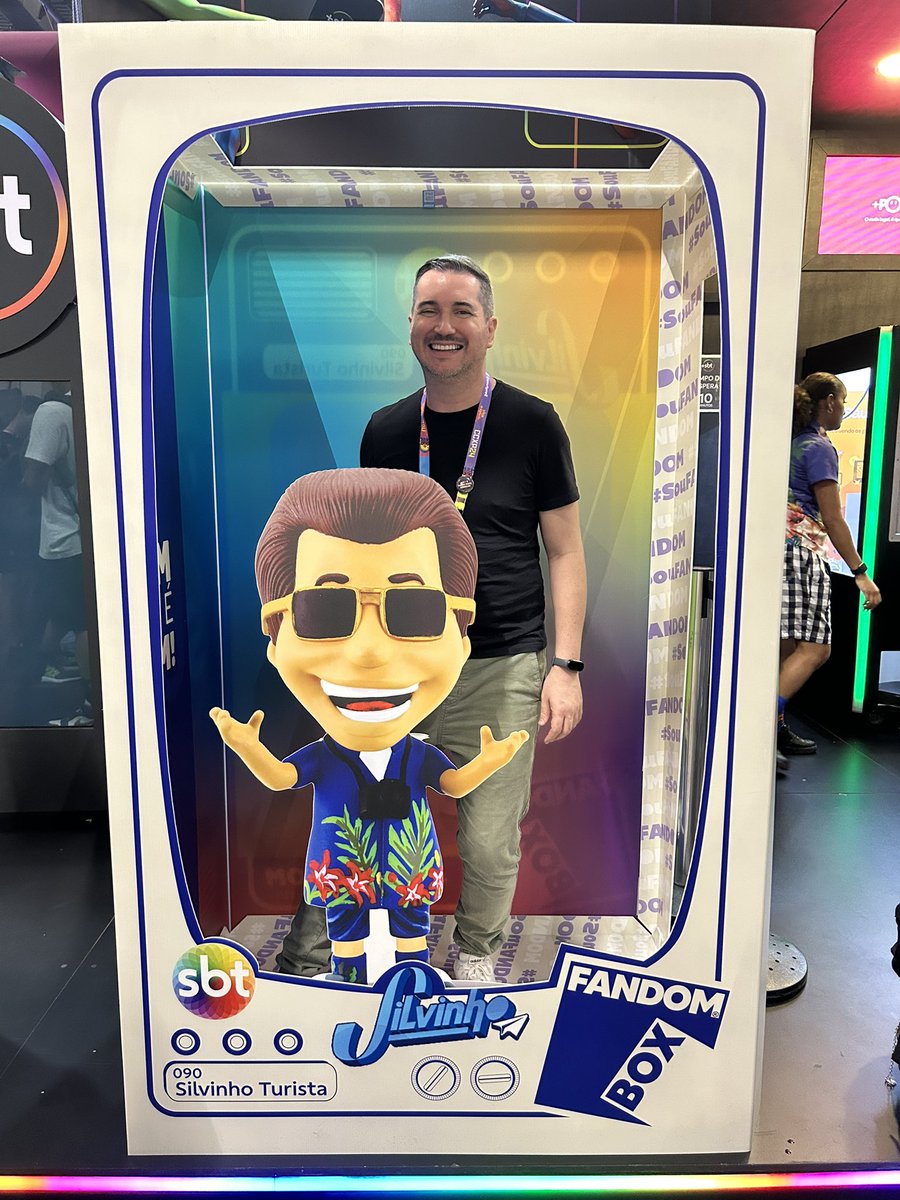 rodrigoceribeli's tweet image. O novo boneco do Silvinho, na versão turista, está maravilhoso! Parabéns Fandom Box! 
#silviosantos #FandomBox