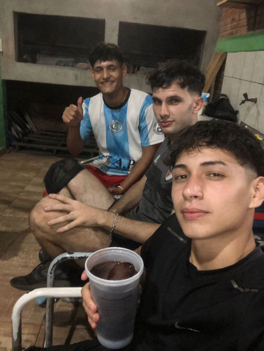 Sergiio_dl's tweet photo. ⚽🍗 https://t.co/Dwwe7gTOMe