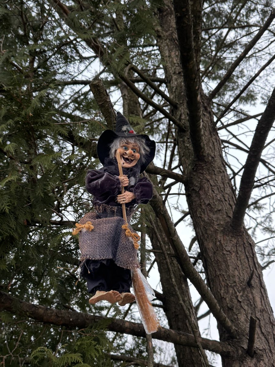 La Befana flying around