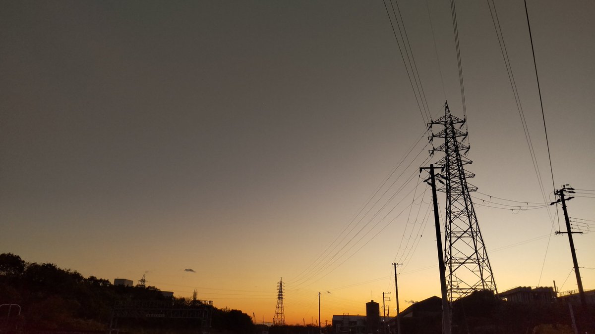 今年もあと１０日ほど
早いね
#鉄塔 #夕景 #夕焼け