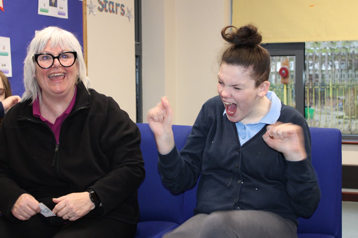 HorizonsTrust's tweet photo. A big #AbbeyHill thank you to @StagecoachNE for our chocolate treats! The whole school are #TeamHappy
#MerryChristmas https://t.co/bd4brbDgpZ