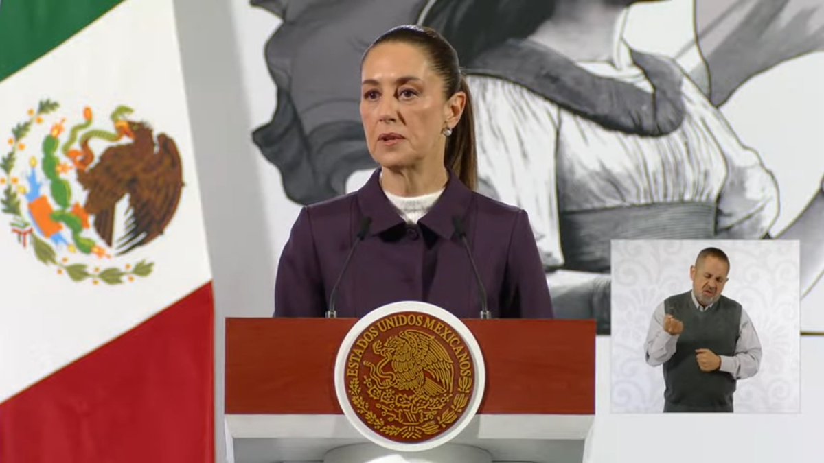#AlMomento Sheinbaum indica que "no se puede criminalizar al comercio en la vía pública, es una forma de vida, lo que hay que hacer es implementar el ordenamiento", respecto a los comerciantes ambulantes en inmediaciones de Bellas Artes #LaMañaneraDeSheinbaum
