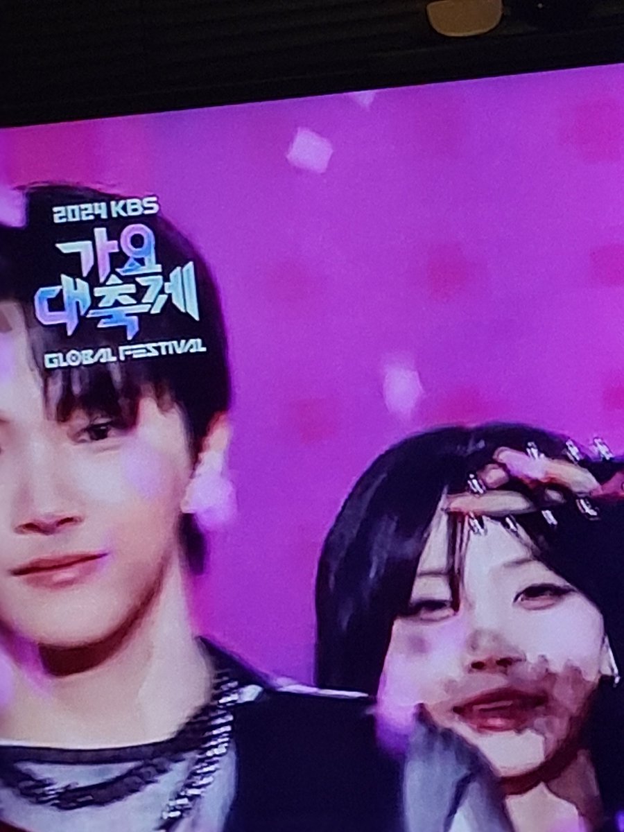 빼꼼빼꼼 운학이가 너무 ㄱㅇㅇ..