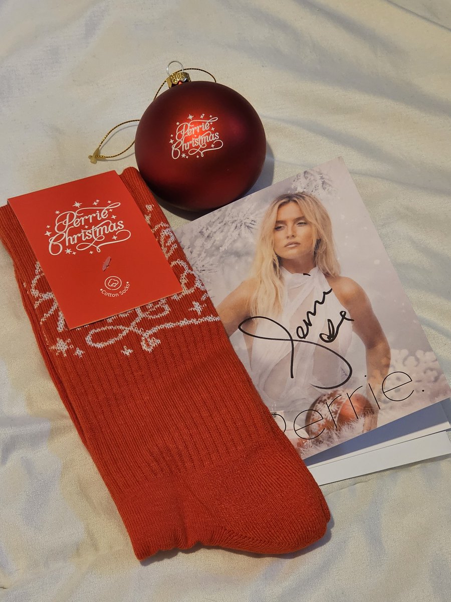 LQueens23's tweet photo. My Perrie christmas bundle has arrived! https://t.co/hjSgiytDWV