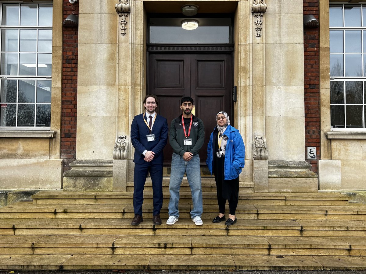 Mr_Green_PE's tweet photo. Extremely privileged and grateful to have had international footballer Imran Kayani join us today. Imran shared his story in football as well as the challenges he has faced along the way to inspire our students to pursue their dreams. Thank You Imran. https://t.co/TCZIc4PIqR