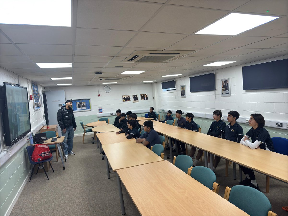 Mr_Green_PE's tweet photo. Extremely privileged and grateful to have had international footballer Imran Kayani join us today. Imran shared his story in football as well as the challenges he has faced along the way to inspire our students to pursue their dreams. Thank You Imran. https://t.co/TCZIc4PIqR