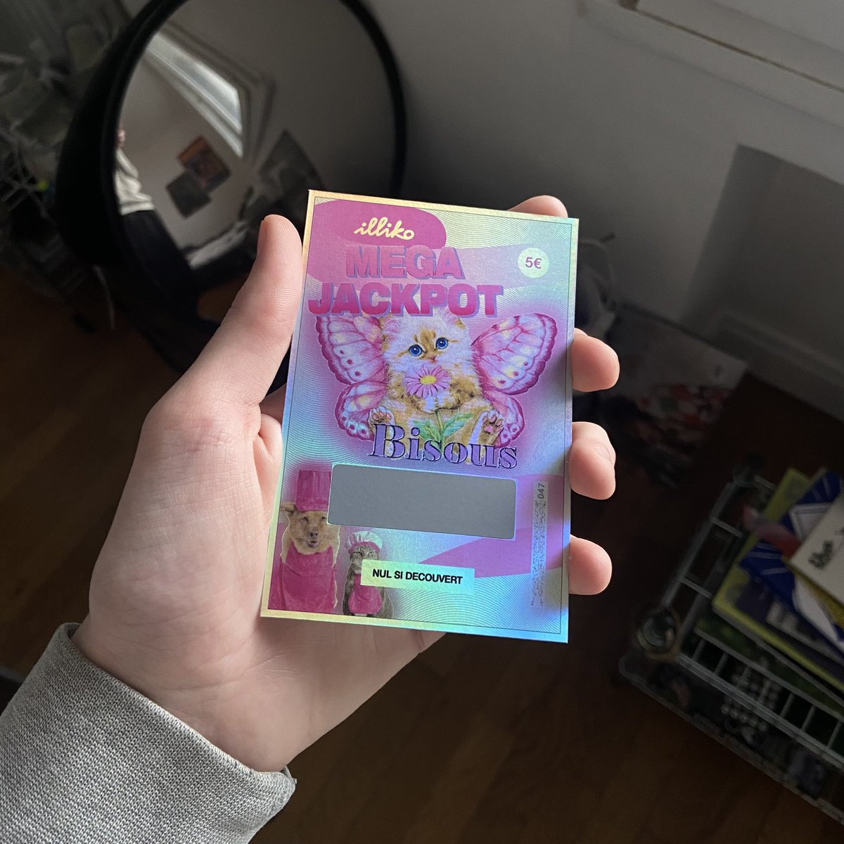 titdln's tweet image. j’ai pas eu le temps de faire le cadeau de ma mère du coup je lui ai fait un ticket à gratter pour attendre le cadeau, vous en pensez quoi la team?