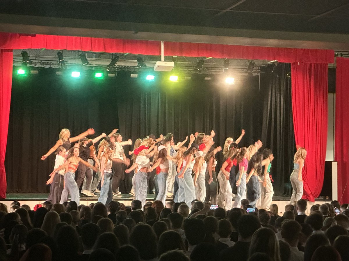 After a very busy December packed with lots of festive fun it’s now time to relax and enjoy the break.  Wishing everyone across the <a href="/HermitageAcad/">Hermitage Academy</a> community a very Merry Christmas when it comes #andrelax 🎅🏻🎄⛄️❄️🥰