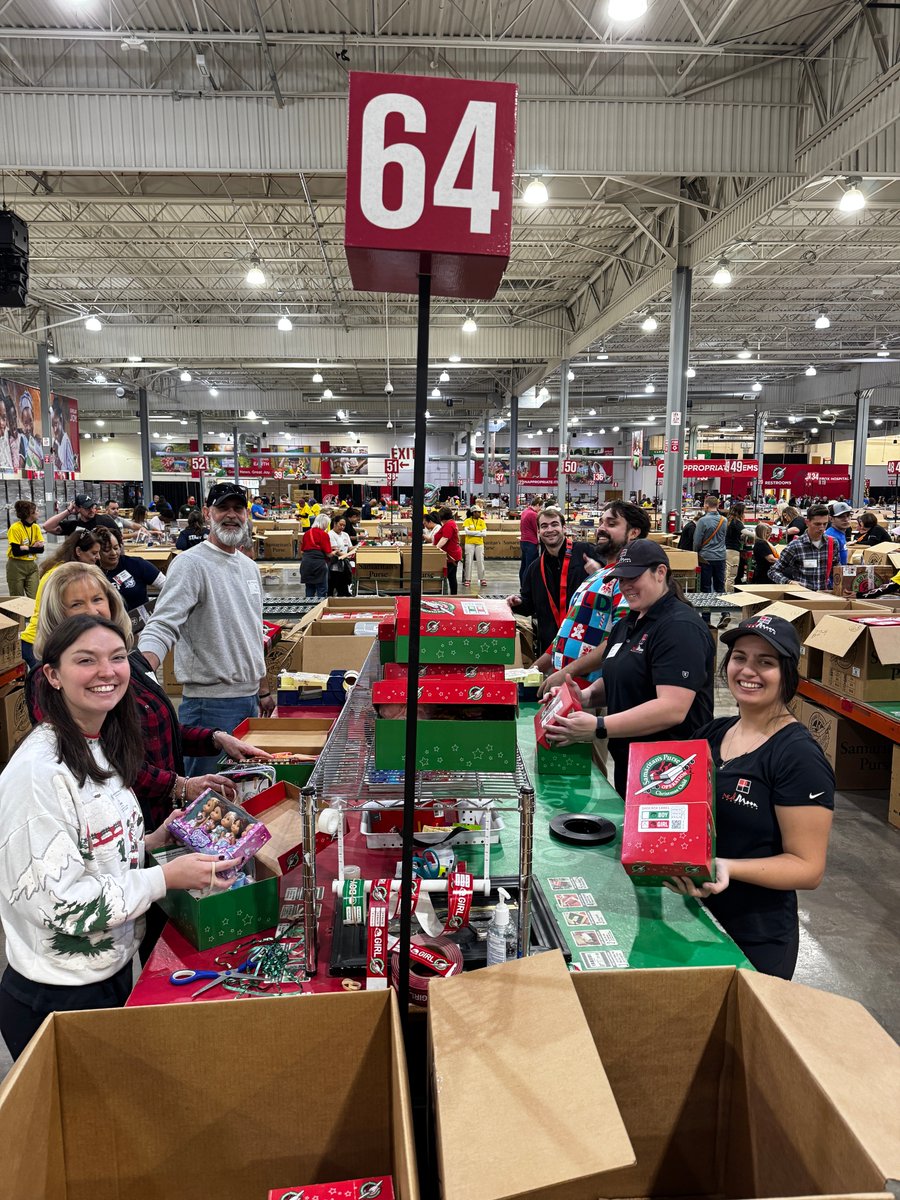 RedMoonTeam's tweet image. Our team is feeling blessed to be a part of something bigger this holiday season as we spent yesterday packing shoeboxes for @OCC_shoeboxes to be shipped out to Honduras and Ecuador. A small act of kindness can make a world of difference!