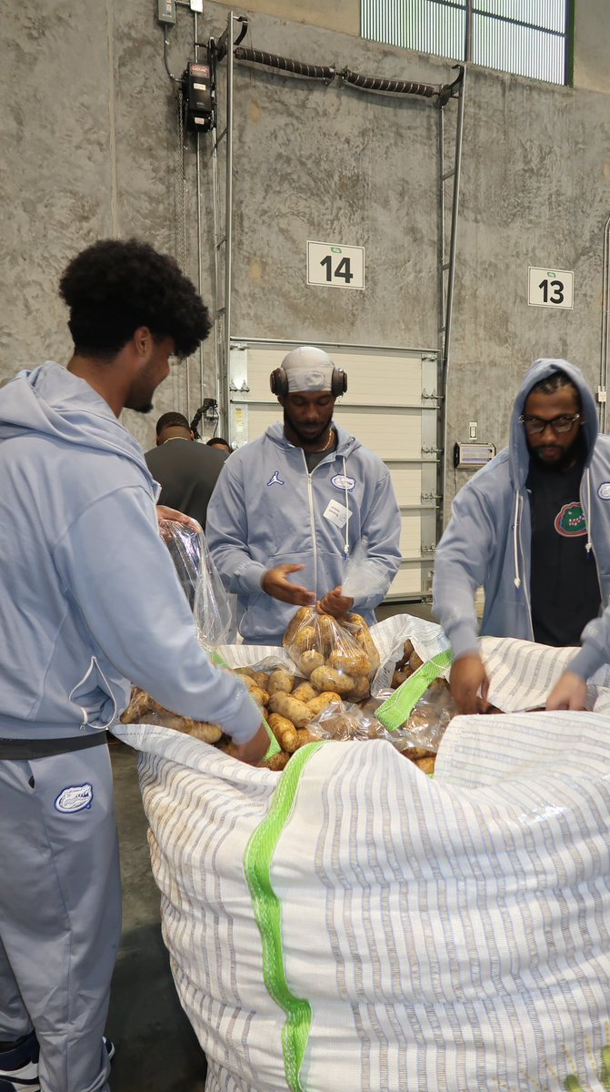 shemar.james (@shemarjames06) on Twitter photo Every packed meal has a purpose; it's a message of hope. Proud to join <a href="/FeedingTampaBay/">Feeding Tampa Bay</a> in the fight to end hunger. Support Feed The Season: FeedingTampaBay.org/FeedTheSeason <a href="/Fl_Victorious/">Florida Victorious</a> #FVFoundation Every packed meal has a purpose; it's a message of hope. Proud to join <a href="/FeedingTampaBay/">Feeding Tampa Bay</a> in the fight to end hunger. Support Feed The Season: FeedingTampaBay.org/FeedTheSeason <a href="/Fl_Victorious/">Florida Victorious</a> #FVFoundation