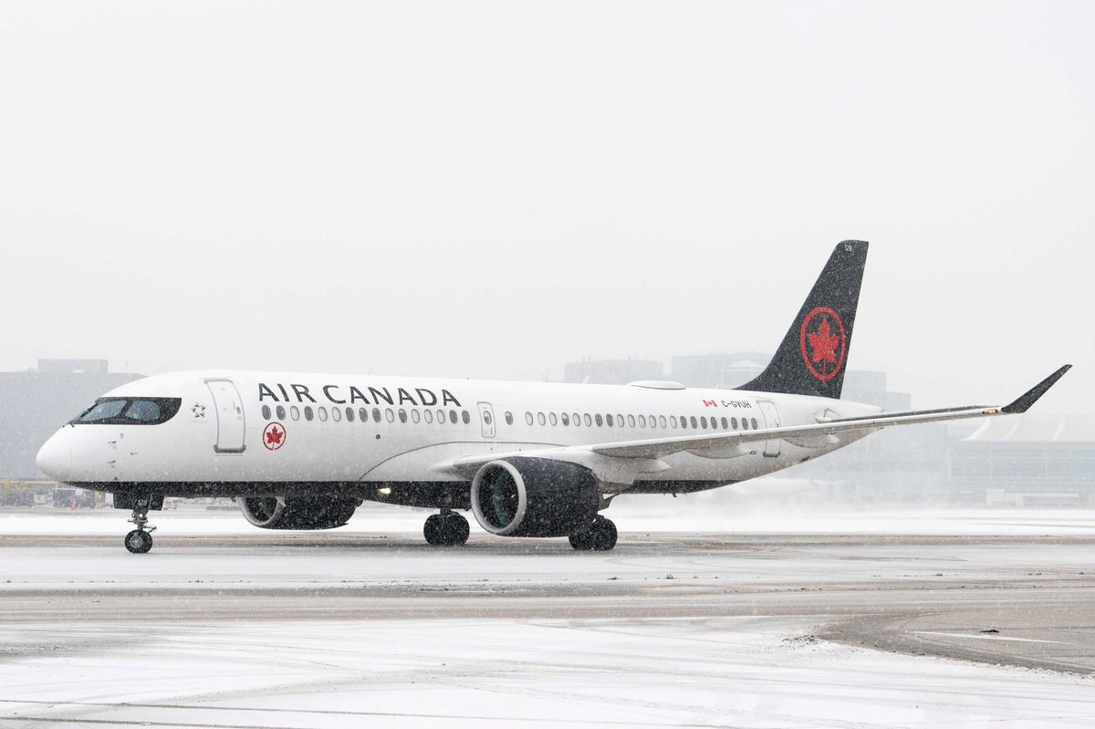 airwaysmagazine's tweet photo. 🔴 #BREAKING | @AirCanada has signed a firm order with Airbus for five more A220-300s. This follows an initial order in 2016 for 45 A220-300s, and a reorder in 2022 for 15 more. Including this latest reorder, Air Canada’s total firm orders for the A220-300 stand at 65 aircraft. https://t.co/VcXegrQ0FR
