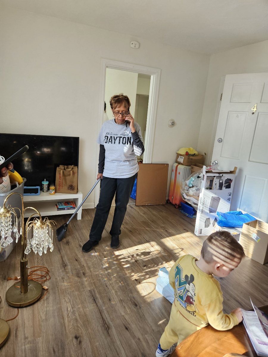 WelcomeHomeDYT's tweet photo. More photos from our install. #changinglivesonehomeatatime #welcomehomedayton https://t.co/T8opMPeR3c