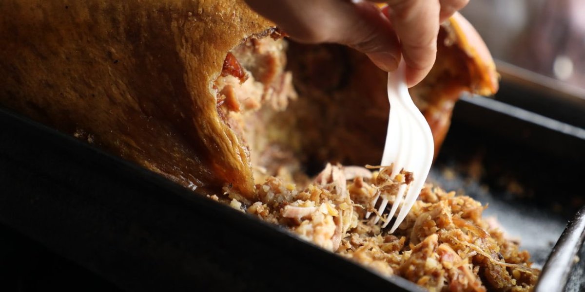 Bogotá celebra lo mejor de sus sabores en la Feria Gastronómica de Navidad, desde el 19 hasta el 22 de diciembre en el parque Bicentenario. <a href="/CulturaenBta/">Secretaría de Cultura de Bogotá</a> 

📢 Más información dcradio.participacionbogota.gov.co