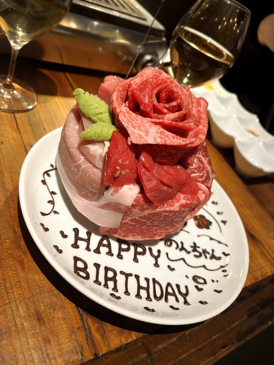 alstromeriaster's tweet photo. 昨日はこよのちゃんがお祝いしてくれました🥂 https://t.co/kGlaVZspPC