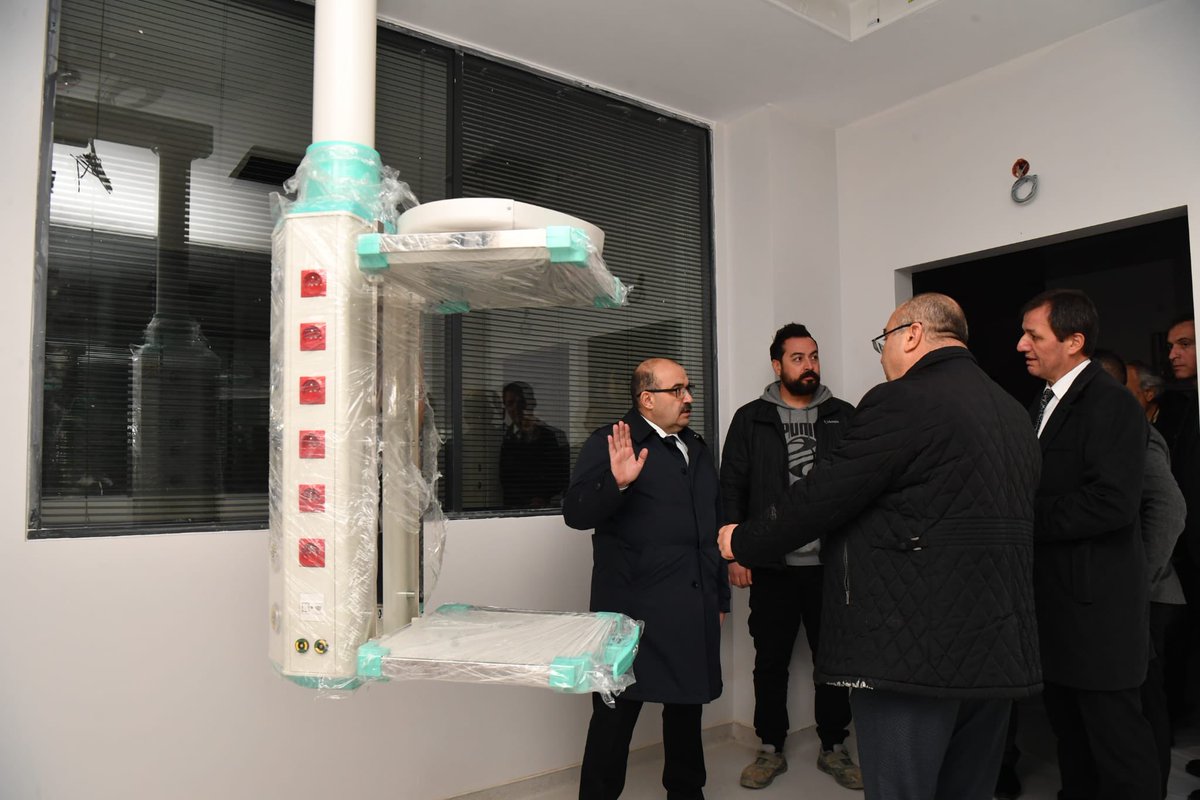 TC_Balikesir's tweet photo. Vali İsmail Ustaoğlu, Balıkesir Devlet Hastanesi’nin yapımı devam eden ek hizmet binası inşaatında incelemelerde bulundu. 

Proje hakkında yetkililerden bilgi alan Vali Ustaoğlu, inşaatın uygulama sürecini yerinde değerlendirdi.

Vali Ustaoğlu, incelemeleri sırasında çalışanlarla sohbet ederek başarılar diledi ve projenin titizlikle takip edildiğini vurguladı.