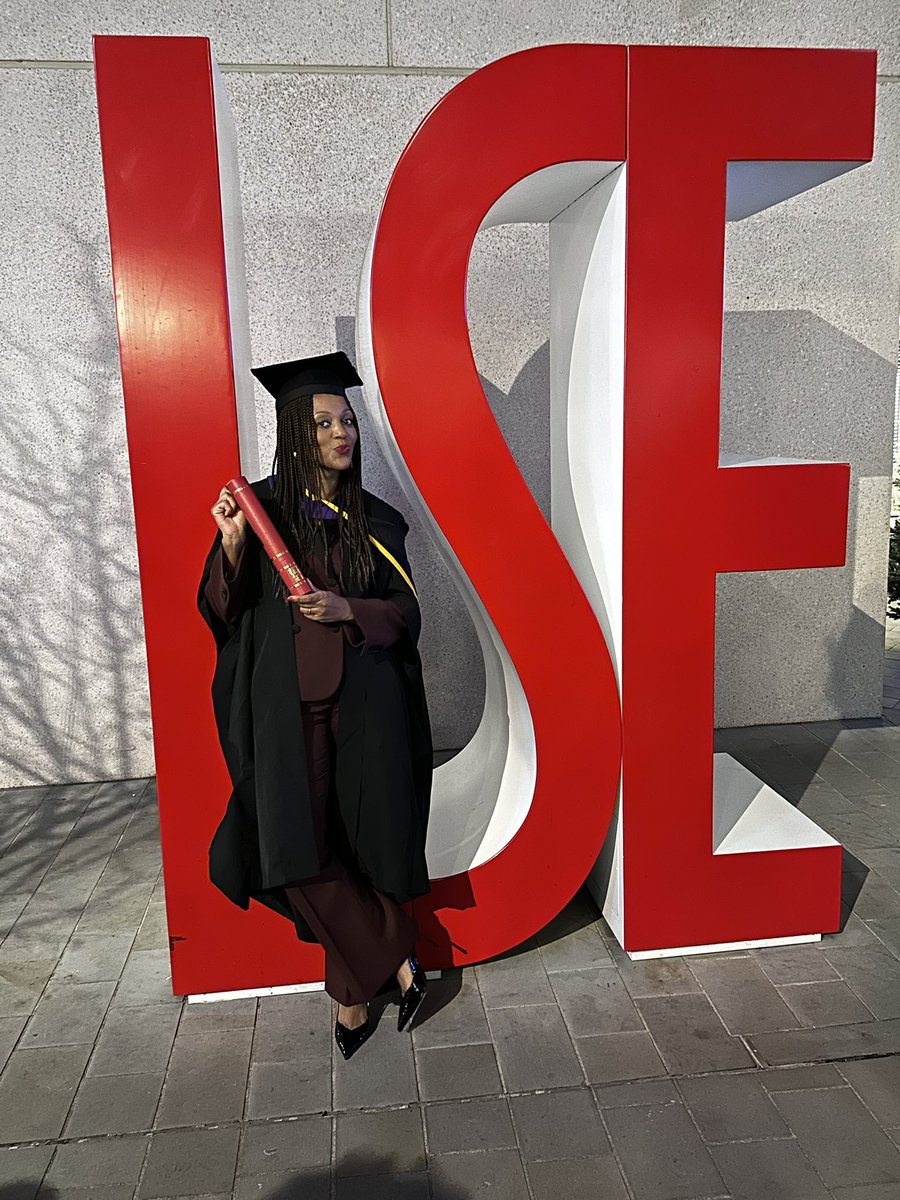 Muera_Bonga's tweet photo. Officially an #LSE alumni 🎉🎊 https://t.co/J7jS7nGDoc