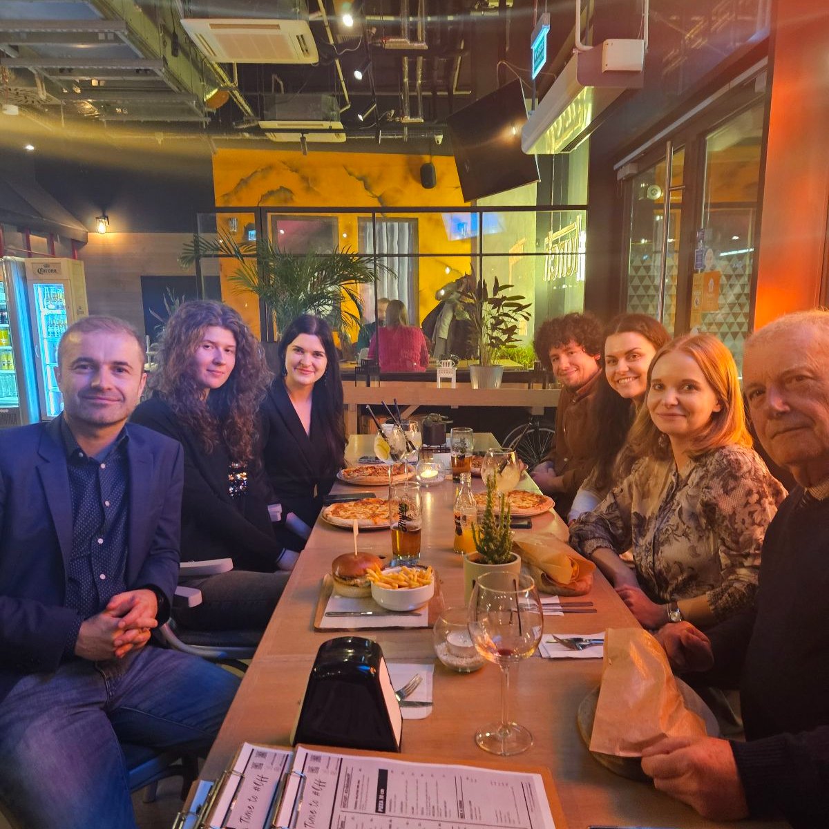 ChematChemicals's tweet photo. Wczorajsza wigilia firmowa w Officyna Vinegre była niezapomniana!  Pysznie, miło i motywująco. Już nie możemy się doczekać 2025! #Chemat #wigilia #Gdańsk https://t.co/tsqEt6XMv9