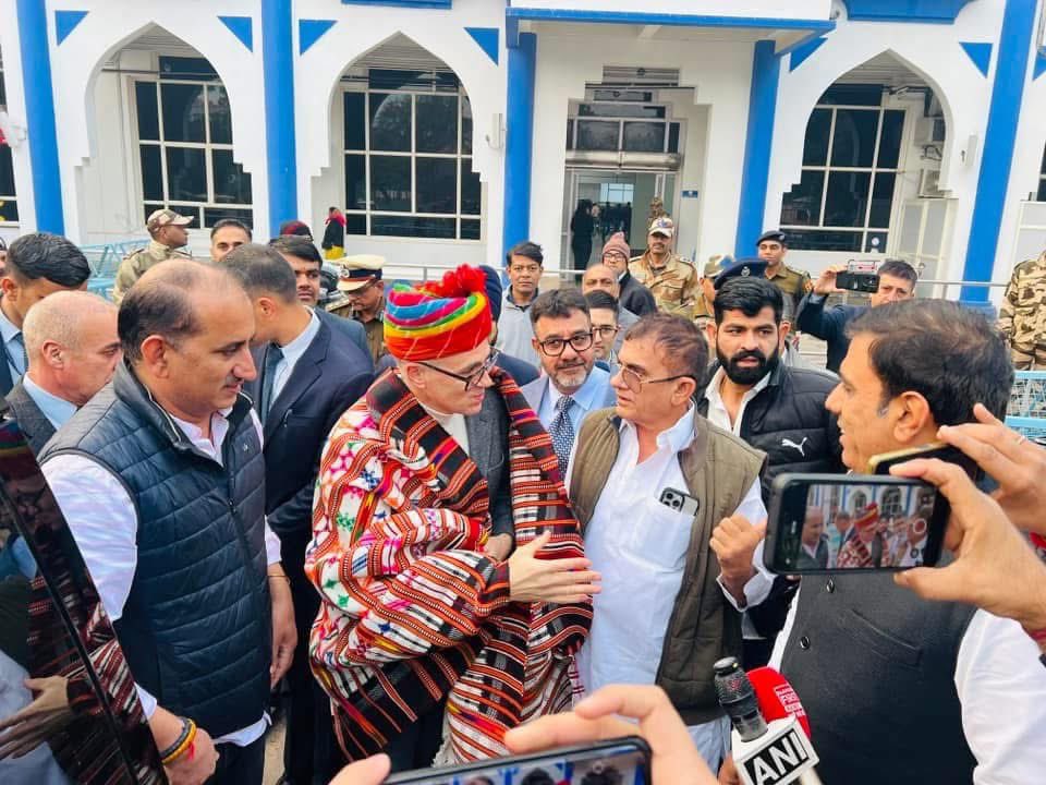 PirTimes's tweet photo. Visuals CM Omar Abdullaha arrival in the #bluecityjodhpur.. 
@OmarAbdullah https://t.co/4qm3rPnlFu