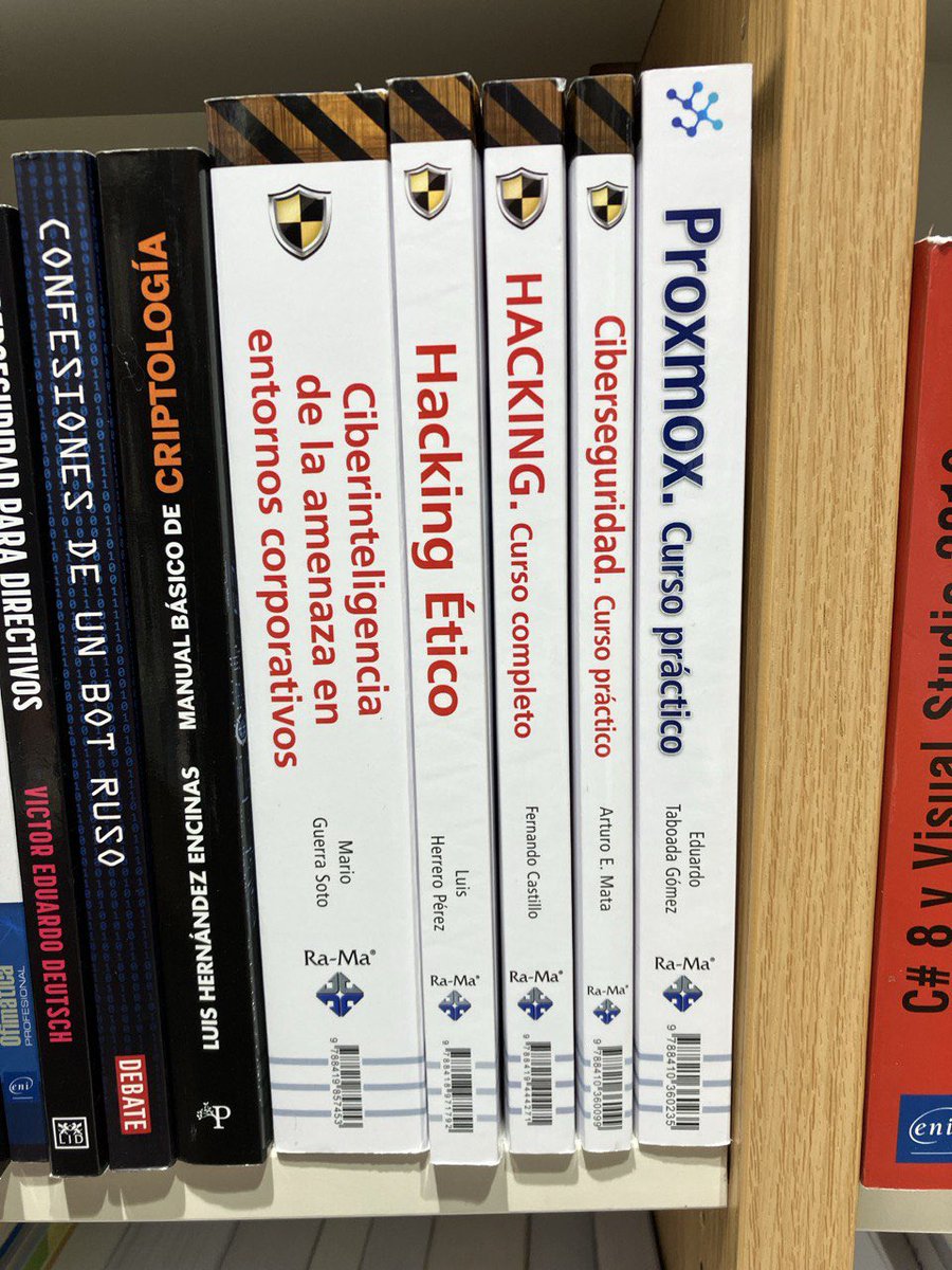 edutaboada's tweet photo. Me manda esta foto @jmrepetti de la @casadellibro en Zaragoza @GrupoEditorRaMa 
#proxmox Proxmox Curso Práctico https://t.co/9vufYovVnR