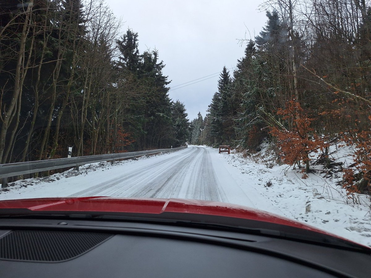 lubichova's tweet photo. Dneska výlet na oběd. Strašně tam fouká a mrzne
#Jested https://t.co/b4wcVJ2krn