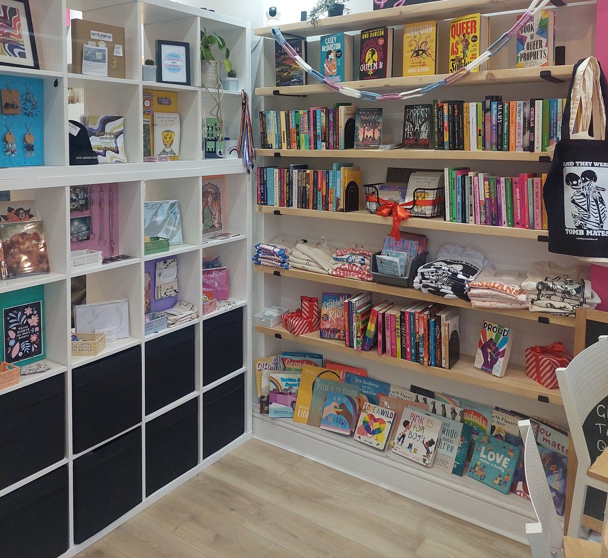 What a wonderful afternoon last week at CET's first ever service user social! We met at Community cafe @OurHouseWakef 
A lovely bright space, great coffee &amp; friendly staff! Pop in and enjoy the Queer library, art&amp;crafts! 🌈
<a href="/Touchstone_Spt/">Touchstone</a>
#communitycafe
#LGBTQIA
#inclusive