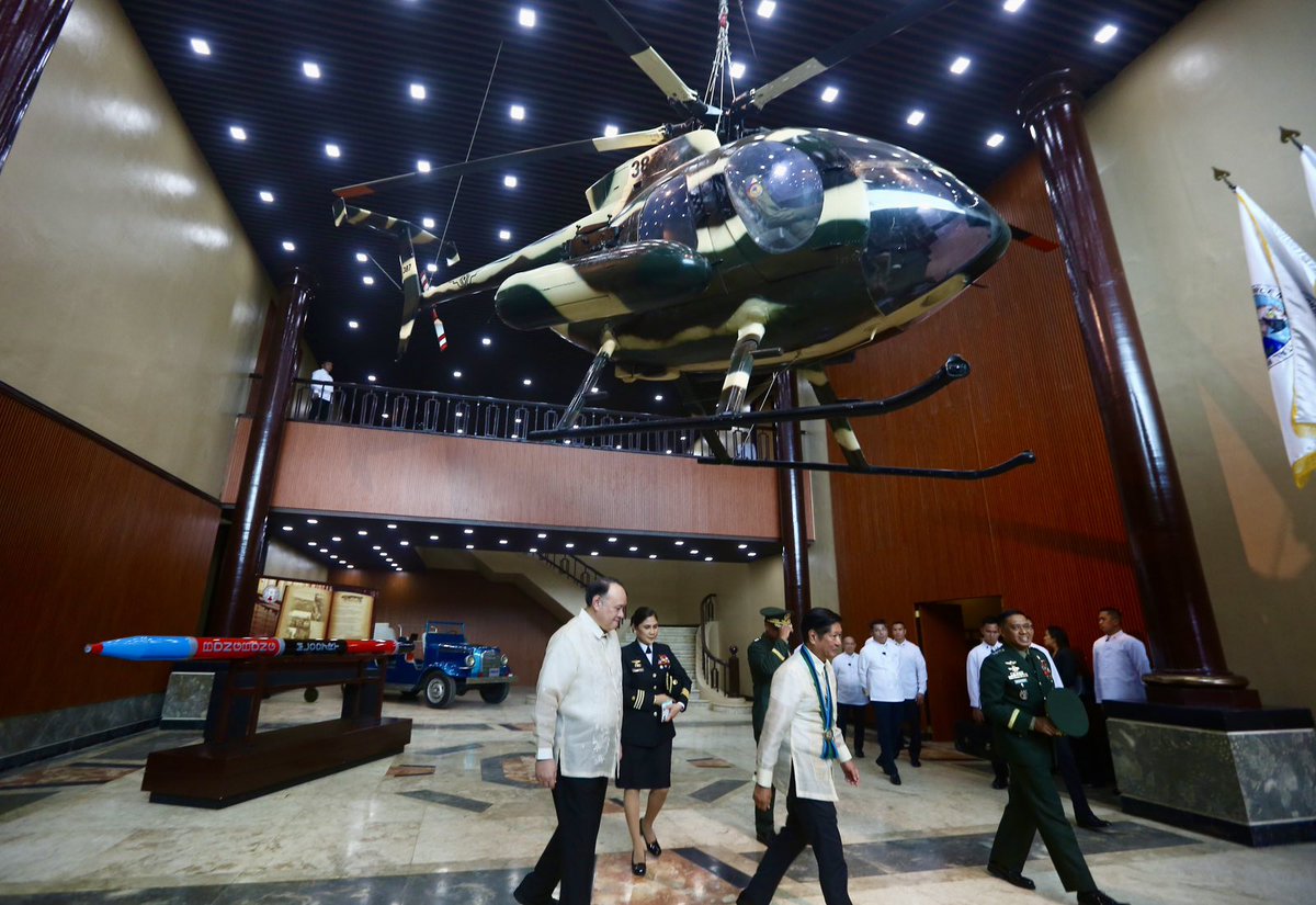 tribunephl's tweet image. LOOK: President Ferdinand R. Marcos Jr. leads the ceremonial lighting of the newly renovated Armed Forces of the Philippines Museum at Camp Aguinaldo, Quezon City, December 20, 2024. | via Yummie Dingding, photo by Mark Balmores / PPA Pool

#AFPMuseum #DailyTribune