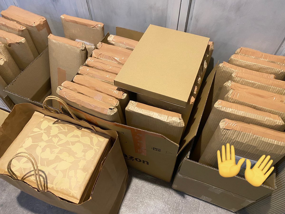 クラウドファンディング
返礼品爪研ぎベッド以外発送。

送料今回分だけで5万近く😱

持ち込み時間から1時間以上待っててシャッターもしまりました。

そしてお腹すきました。

12月休みなく16時間以上の労働日が続いてます。

あと発送品も少し！頑張る😤