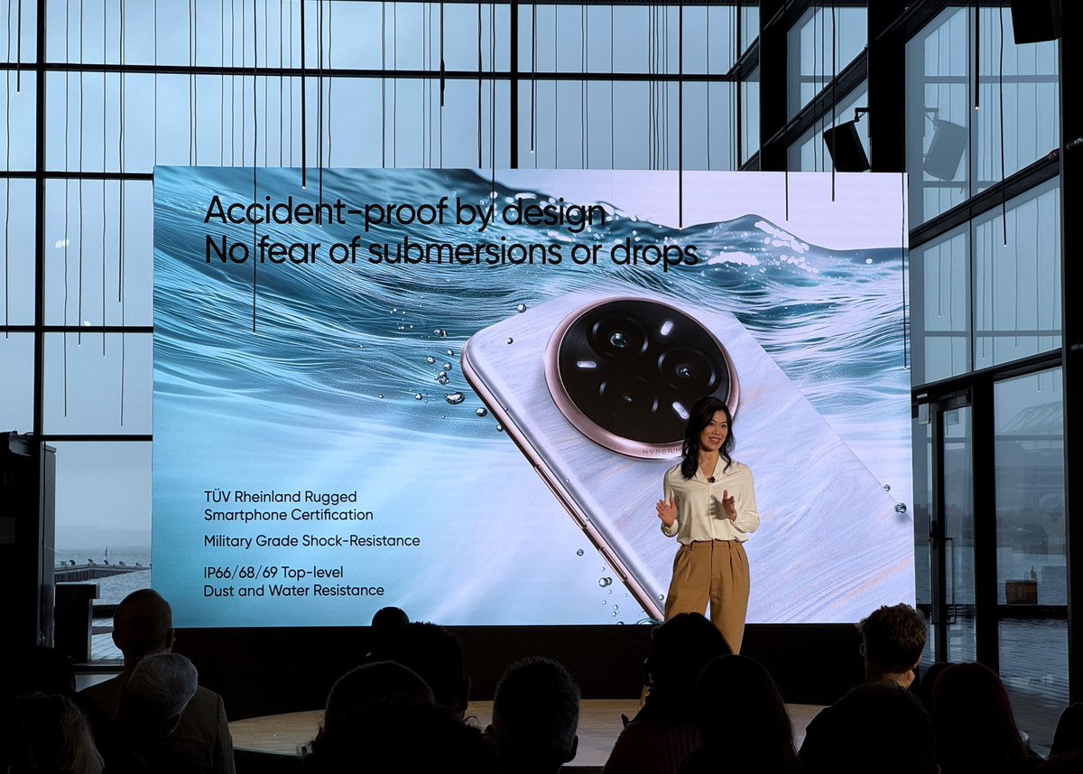 realmeglobal's tweet photo. Capturing the essence of creativity and innovation at our design communication conference.Please enjoy the onsite media image.#realme14ProSeries5G #1stColdColorChangePhone #DesignMeetsInnovation