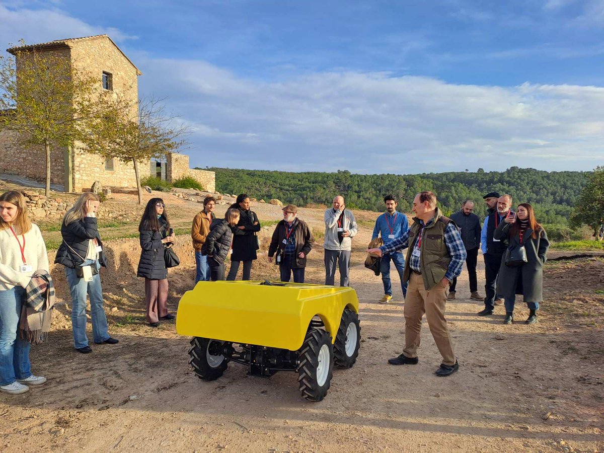 ERATOSTHENESCoE's tweet photo. 🚜🌱 Join us at CERBERUS Project's 1st Agronomy Days in Jérica, Spain, Dec 17-20!
➡️17 Dec: Consortium Meeting
➡️18 Dec: Advisory Board Review
➡️19 Dec: Stakeholder Showcase
➡️20 Dec: Citizen Science Forum
#CERBERUSProject #AgronomyDays #SmartFarming #InnovationInAgriculture" https://t.co/dlvQhE37tW