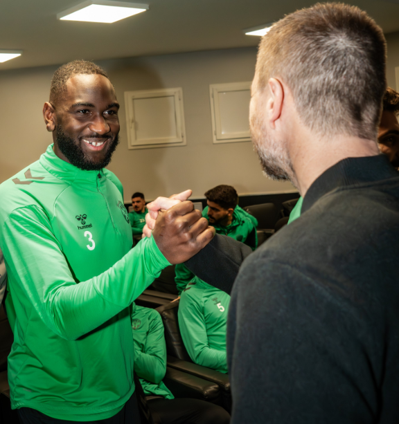 dylandusart's tweet photo. Je sais reconnaître un homme qui va faire de lui le nouveau van Dijk. https://t.co/Y9fIVvjcr7